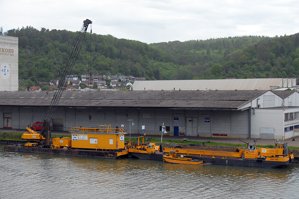 13.05 2017 Ein Arbeitsverband im Plochinger Hafen (04503680)