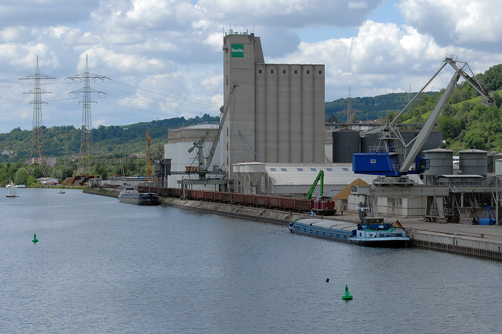 15.07.2017 Die  KARAN  liegt in Plochingen an der Kaimauer, das hintere Schiff kann ich leider nicht identifizieren