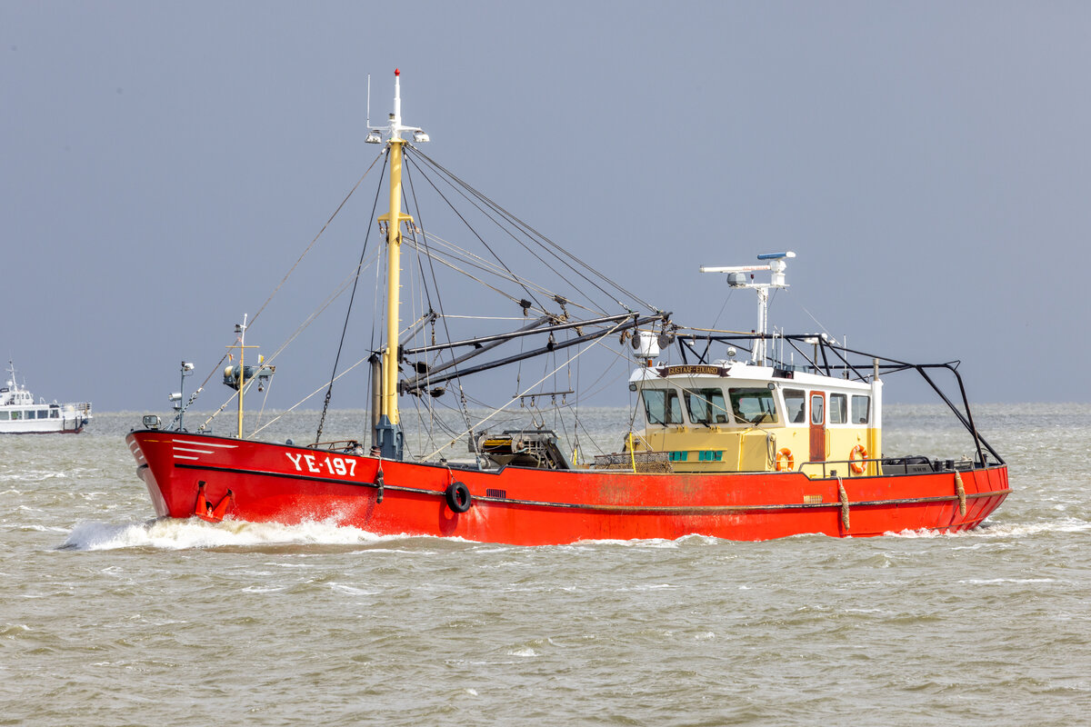 16.05.2023 Wattenmeer vor Terschelling. Fischereifahrzeug Gustav-Eduard YE-197