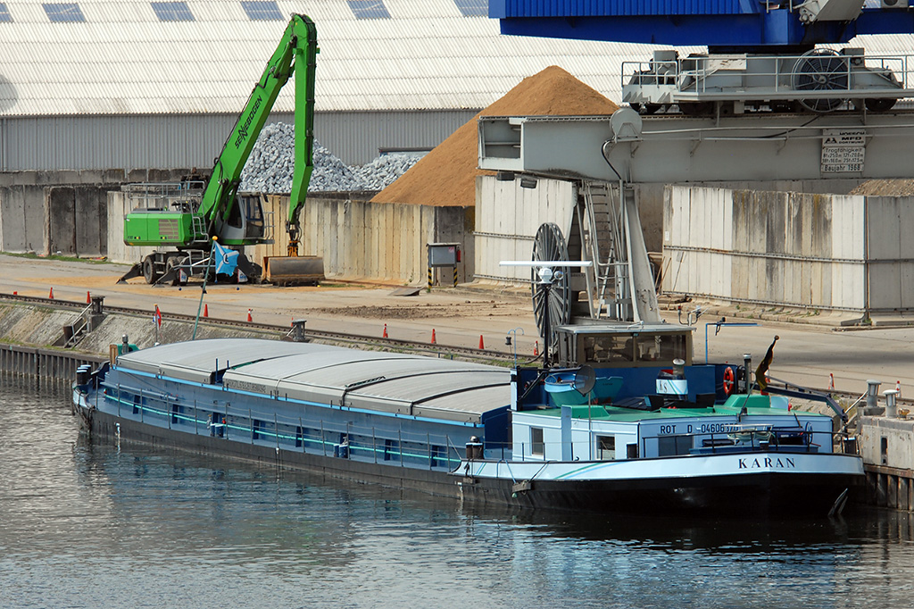 16.07.2017 Die  KARAN  mit dem Tele im Hafen Plochingen (04006370)