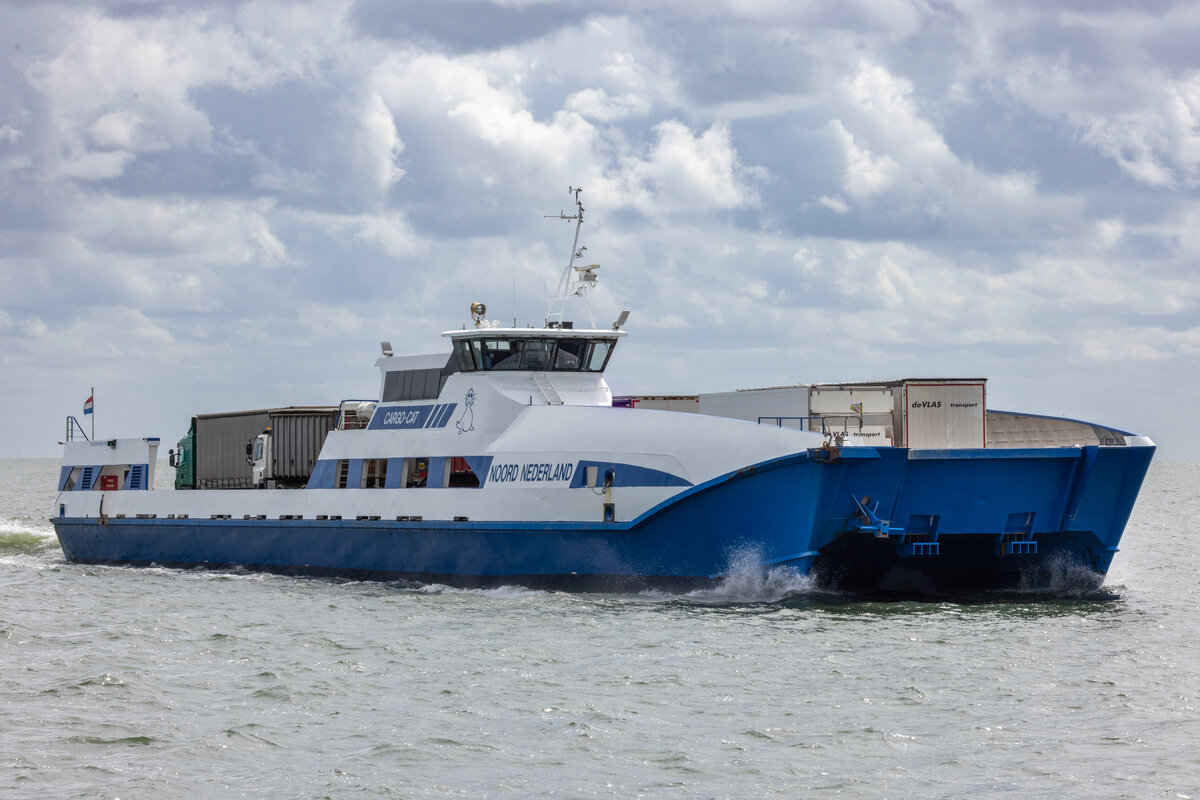 16.5.2023 Fähre Cargo-Cat der Noord Nederland auf der Fahrt von Harlingen nach Terschelling