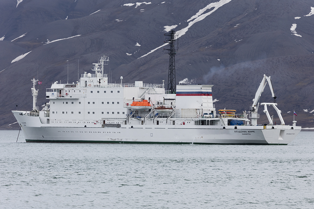 17.06.2017, Longyearbyen, Akademik Ioffe, IMO 8507731 