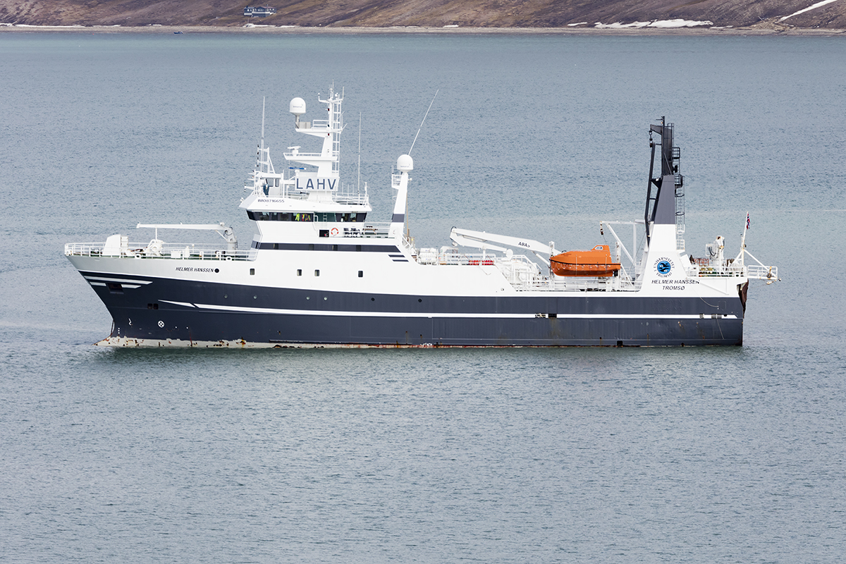 17.06.2017, Longyearbyen, Helmer Hanssen, IMO 8716655


