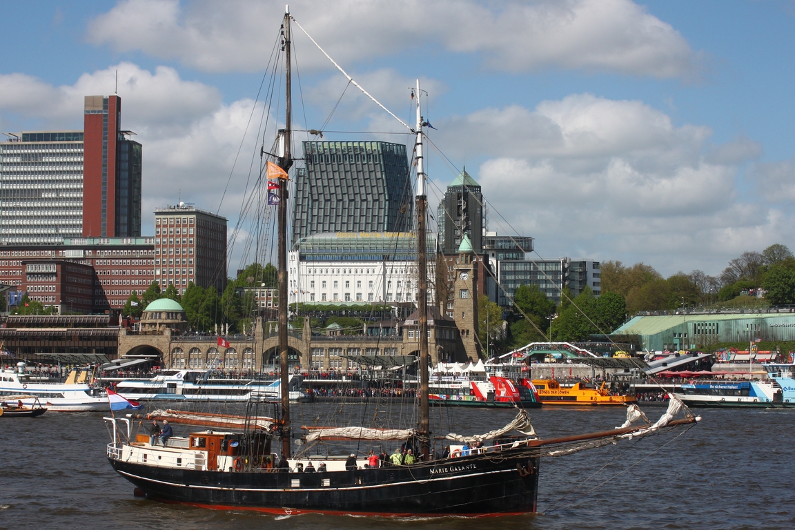 2-Master MARIE GALANTE (IMO 5096743); Datum: 10.05.2015; Aufnahmeort: Elbe/Hafen Hamburg, Deutschland. Das Bild entstand anl�sslich des 826. Hafengeburtstages.