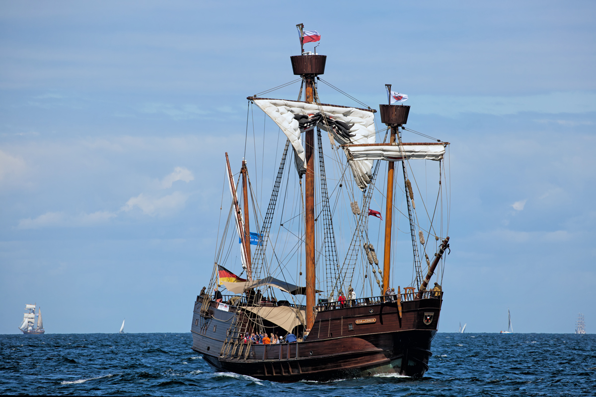 27. Hanse-Sail mit Kraweel LISA VON LÜBECK vor Warnemünde. - 13.08.2017