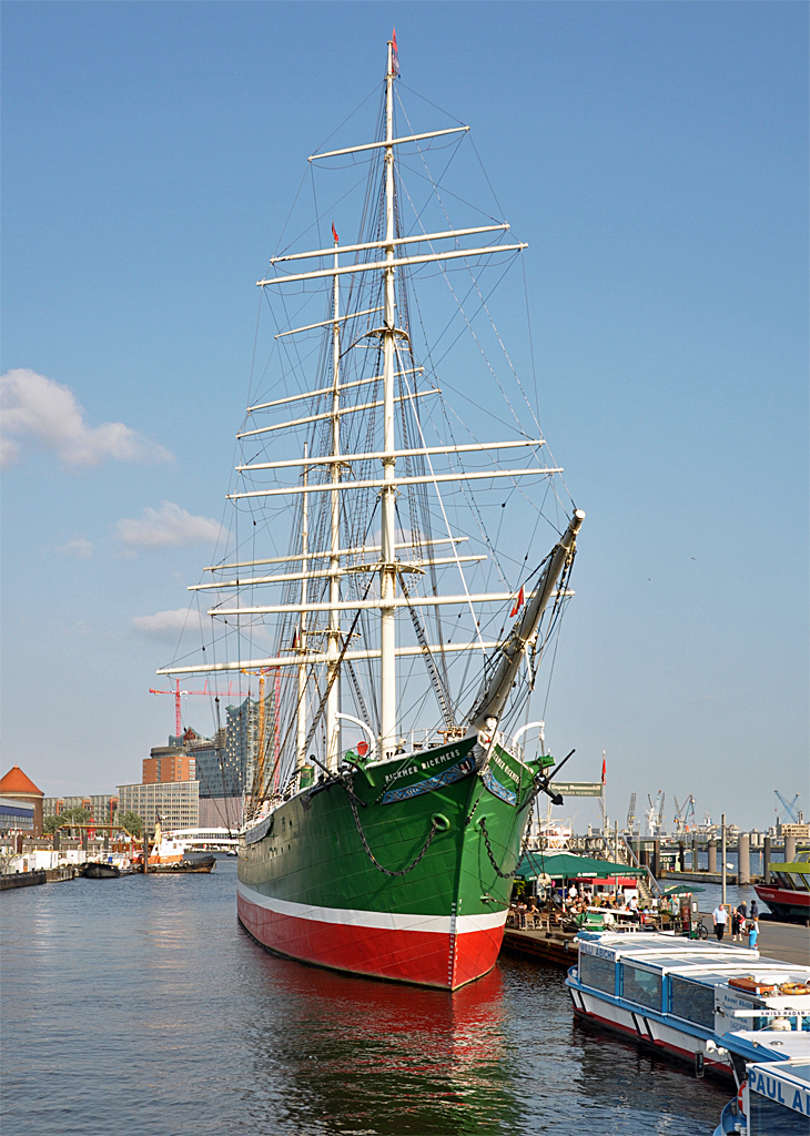 3-Master  Rickmer Rickmers  als Museumsschiff im Hamburger Hafen - 12.07.2013