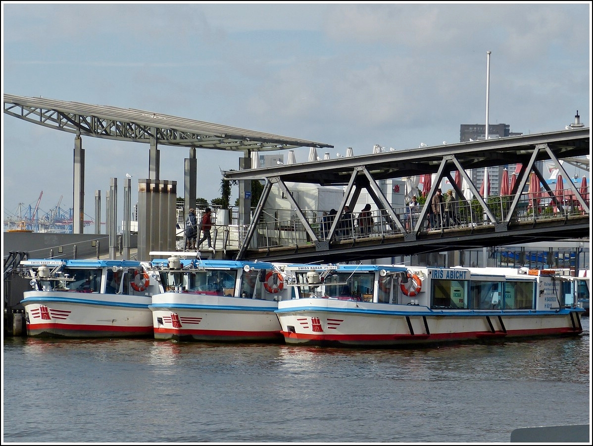 3 Passagierschiffe der Abicht Flotte warten im Hamburgerhafen auf ihren Einsatz um Hafenrundfahrten zu fahren. 17.09.2013