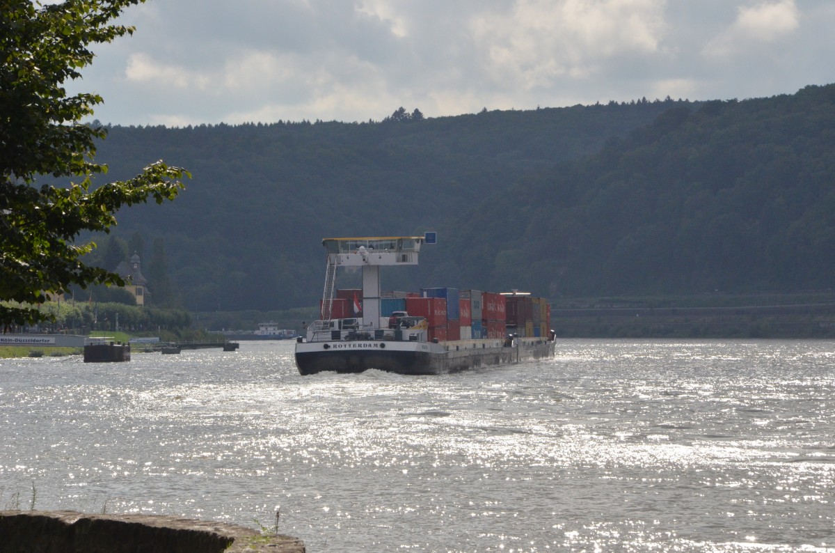 „Eiger + Nordwand“ ein Binnenschiffcontainer-Schubverband Heimathafen Rotterdam am 22.09.2013 auf dem Rhein bei Bad Honnef. Technisches:  Baujahr 2000/2003, Gesamtlnge 177 Meter, Breite 11,45 Meter, Tiefgang 2,56 Meter, Kapazitt 4 Lagen 348 TEU.