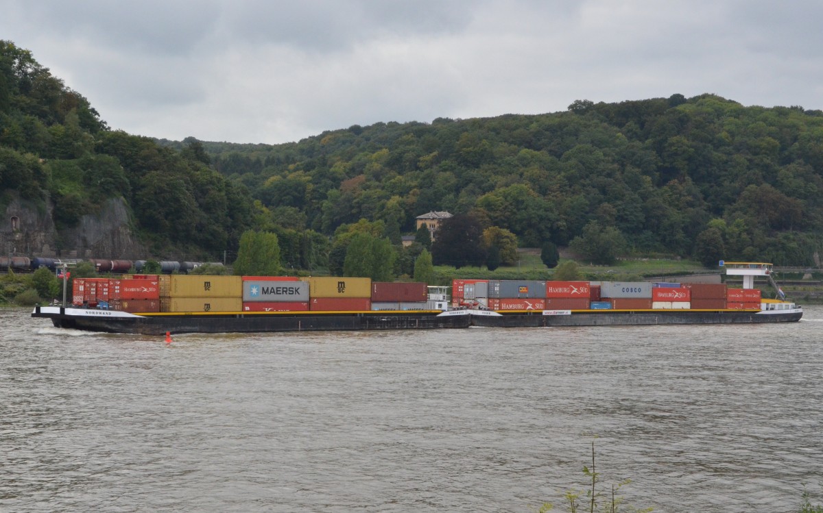 „Eiger + Nordwand“ ein Binnenschiffcontainer-Schubverband Heimathafen Rotterdam am 22.09.2013 auf dem Rhein bei Bad Honnef. Technisches:  Baujahr 2000/2003, Gesamtlnge 177 Meter, Breite 11,45 Meter, Tiefgang 2,56 Meter, Kapazitt 4 Lagen 348 TEU.