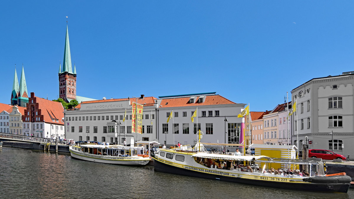 „Gaby Stühff  und  Adolf Stühff  in Lübeck.

 Gaby Stühff  wurde 1940 auf der Vulcan-Werft in Stettin gebaut und ist als Senatsbarkasse und Bereisungsboot unter dem Namen „Luba  um Lübeck gefahren. Mit der Zeit wurde sie zur Wirtschaft- und Schleppbarkasse der Hansestadt Lübeck, die sie in den 80er Jahren verkaufte. Zunächst wurde sie auf der Ilmenau als „Stint  eingesetzt, danach auf der Havel in Brandenburg als „Havelnixe . Von dort holte man sie zurück an /auf die Trave.
Technische Datenn: Baujahr: 1940 Vulcan-Werft Stettin, Länge: 14.28m,  
Breite: 3,54m, Tiefgang: 1.10m, Motor: Mercedes Benz 140 PS, 
Plätze: 35 Personen

 Adolf Stühff  wurde 1964 an der Wolkau-Werft in Hamburg als Personen- und Schleppbarkasse gebaut und lief bis 2005 unter dem Namen  Karl-Heinz  im  Hamburger Häfen.

Aufgrund der starken Leistung und der hohen Stabilität war die Barkasse überwiegend als Schleppbarkasse im Einsatz.
Technische Daten: Länge: 14.87m, Breite: 4,25m, Tiefgang: 1.30m

Motor: Mercedes Benz 300 PS, Plätze: 50 Personen