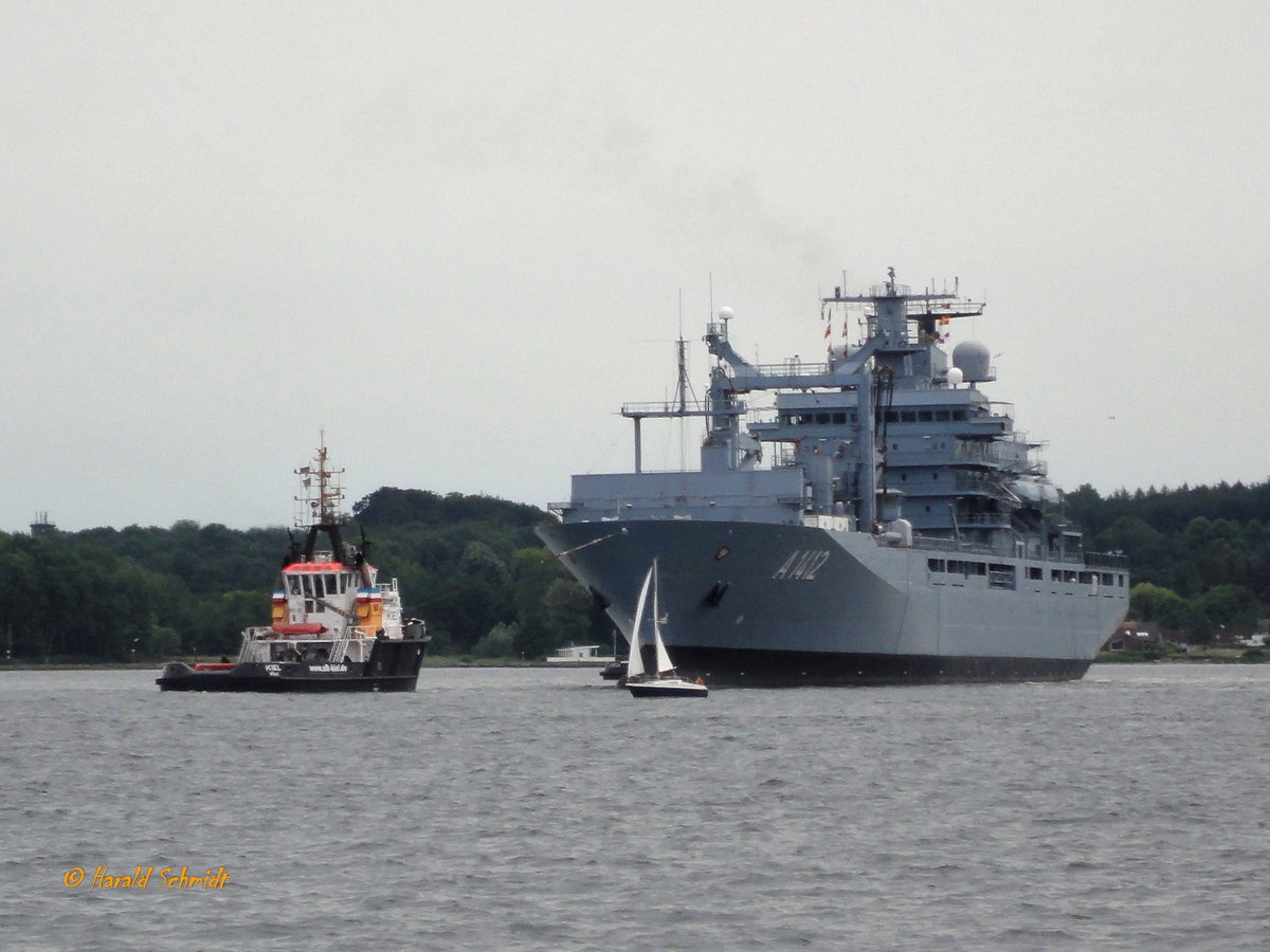 A 1412 FRANKFURT AM MAIN am 22.6.2010, Kieler Förde / 
Einsatzgruppenversorger der Deutschen Marine / Berlin-Klasse / Verdrängung: 20.240 t / Lüa 173,7 m, B 24 m, Tg 7,6 m / 2 Diesel, ges. 17.088 kW (12.568 PS), 2 Propeller, 20 kn / gebaut 2002 bei Flensburger Schiffbau-Gesellschaft / 
