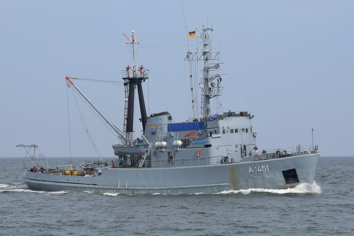 A 1451 Wangerooge , Marineschlepper , 52m × 13m , Baujahr 1968 , bei der Alten Liebe Cuxhaven am 06.09.2018 