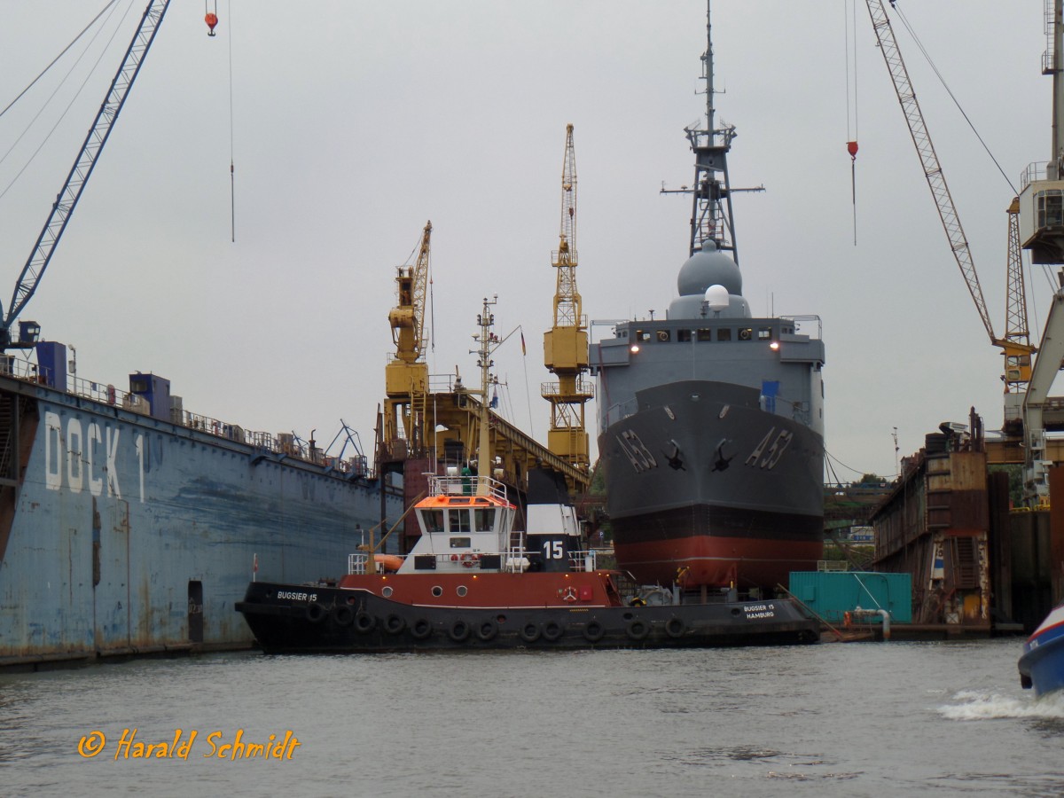 A 53 Oker am 24.9.2015, Hamburg im Schwimmdock der Norderwerft / 
Flottendienstboot (Klasse 423) der Bundesmarine /  Einsatzverdrängung 3.200 t / Lüa 83,5 m B 14,6 m, Tg 4,2 m / 6.600 kW (8.980 PS), 21 kn /
