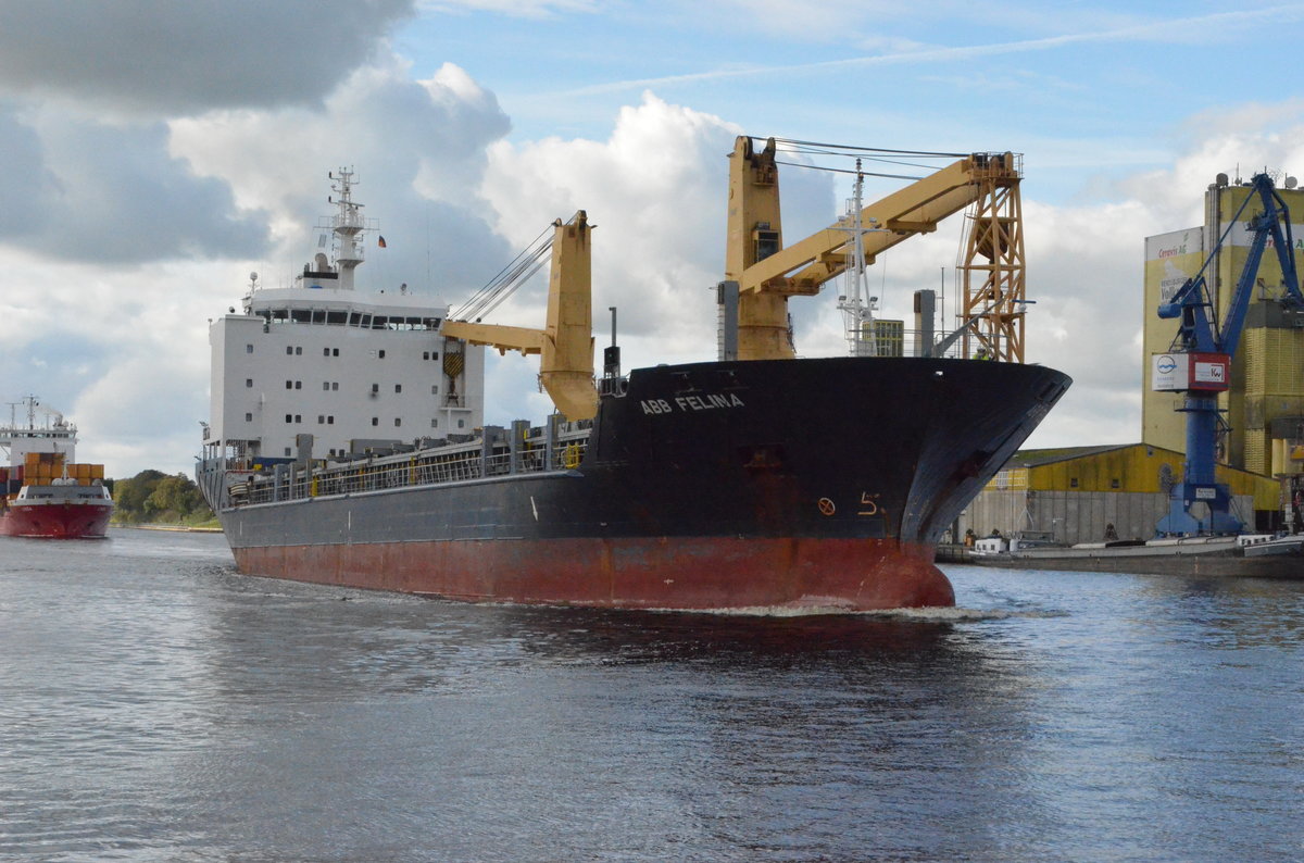 ABB Felina, Frachtschiff, Heimathafen Panama, IMO 9437311, Baujahr 2009, 665 TEU, Länge 139 m, Breite 21.3m, Auf dem NOK bei Schacht-Audorf  