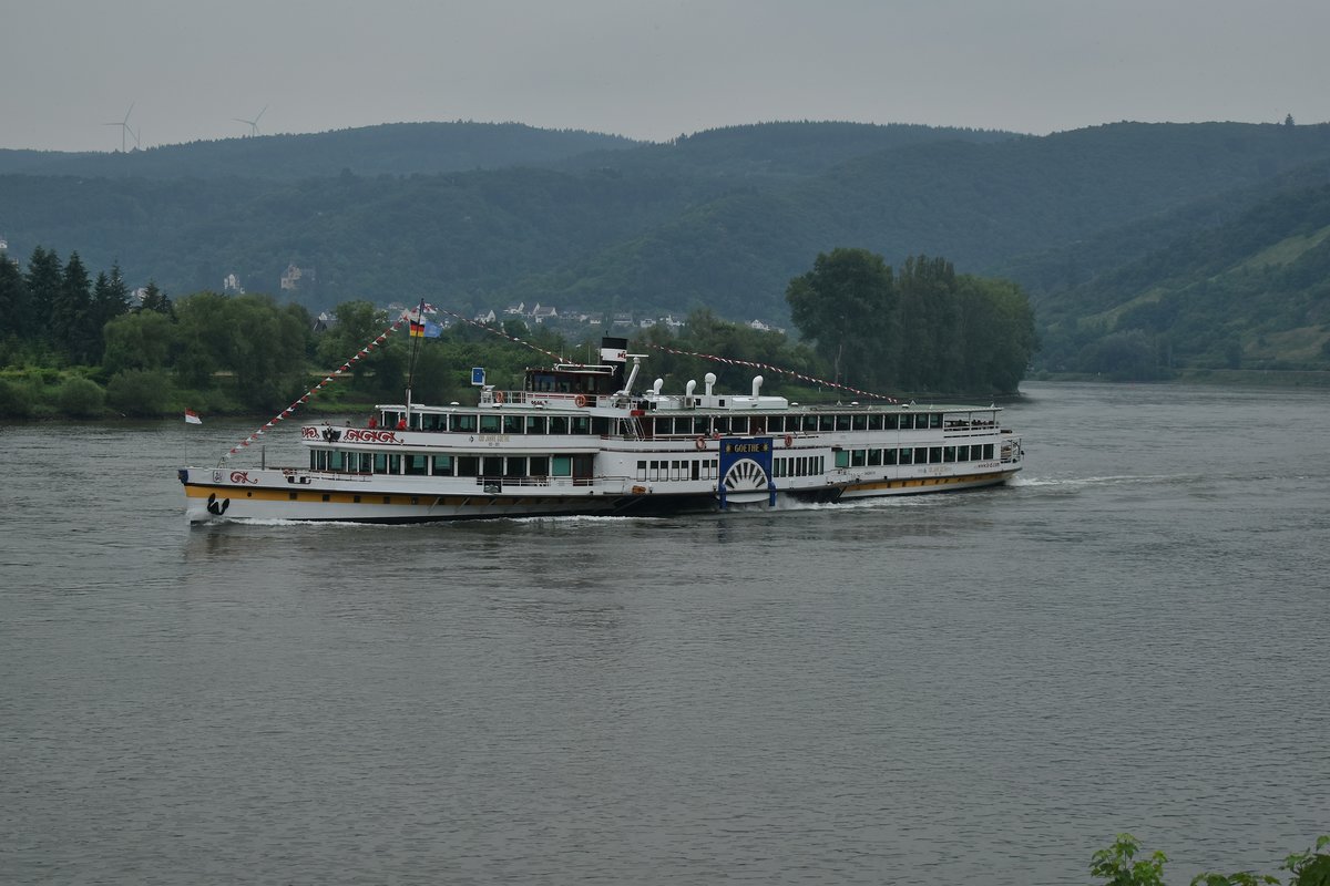 Abendpartie auf dem Rhein, hier ist die Goethe bei der Bopparder Hamm flußabwärts fahrende von mir abgelichtet worden am Freitag den 8.6.2018