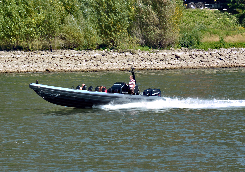 Actionboot MZ-1071 auf dem Rhein bei Remagen - 05.08.2015