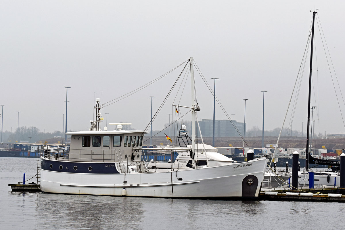 ADA HARDY  (MMSI: 503383800) am 15.4.2018 im Hafen von Lübeck-Travemünde 