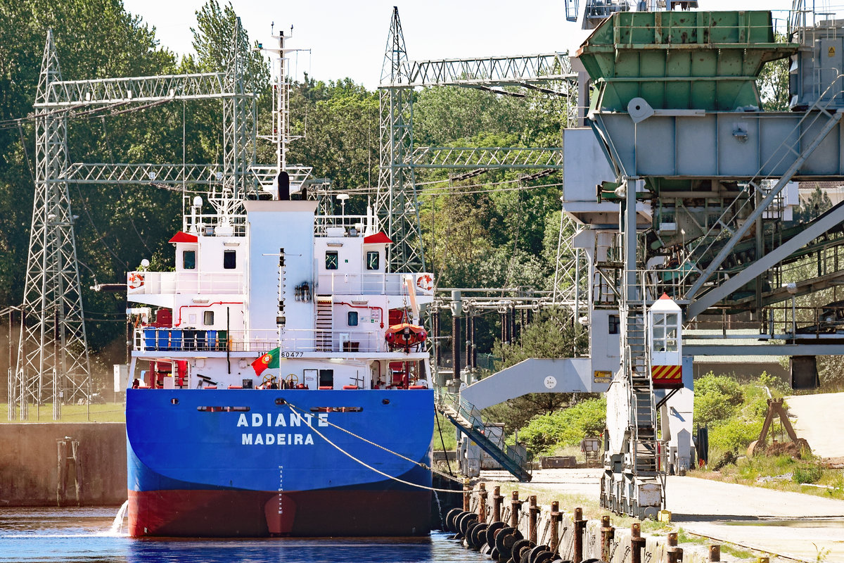 ADIANTE (IMO: 9360477) am 15.06.2020 im Hafen von Lübeck, Lehmannkai 3