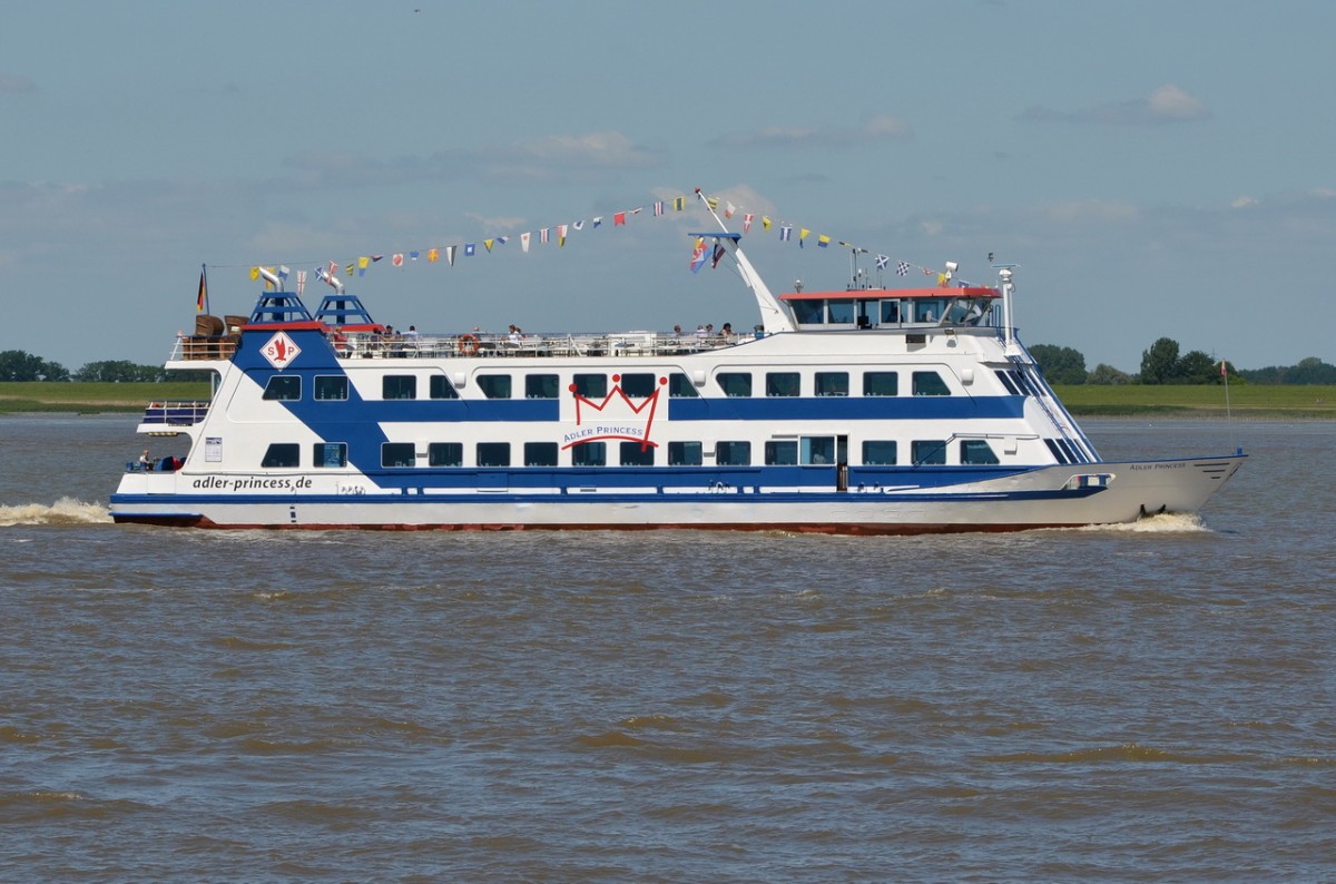 ADLER PRINCESS ,  Fahrgastschiff , IMO  8876302 , Lühe  11.06.2015