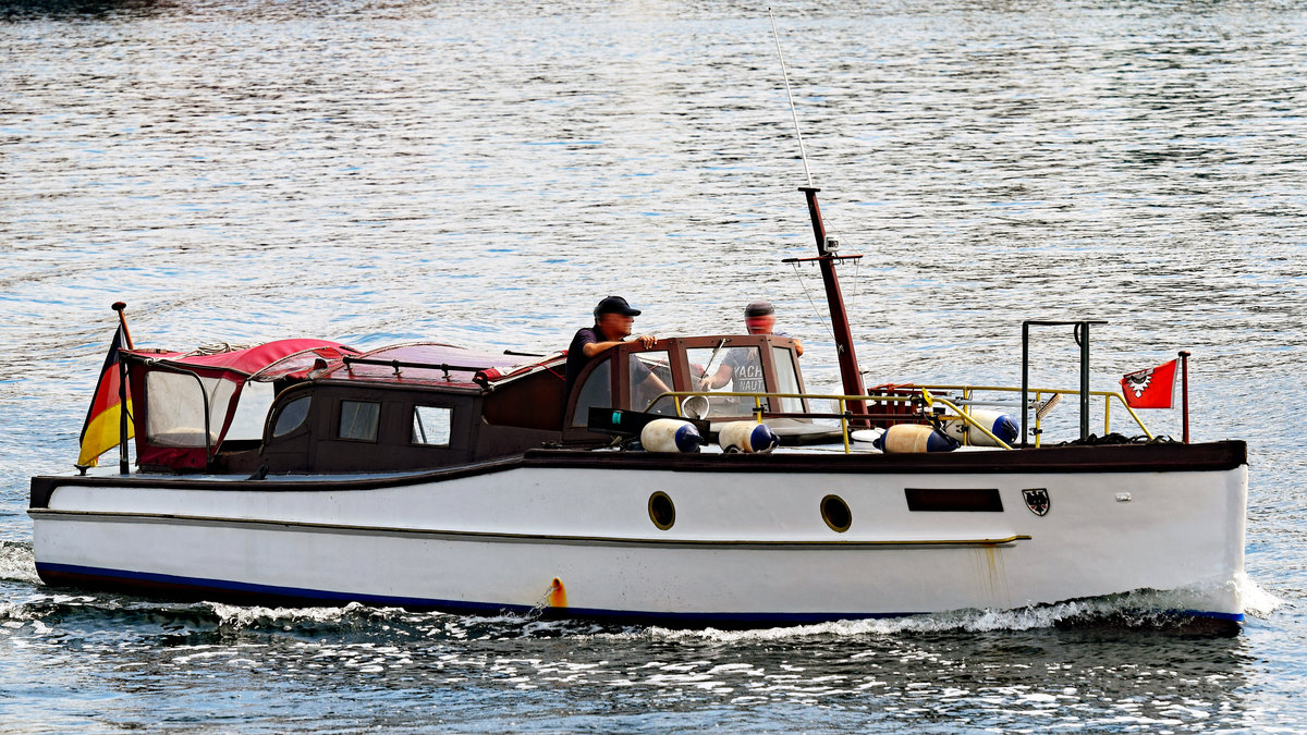 Admiralsbarkasse HANNES der RK Marine Kiel am 11.7.2019 auf der Trave bei Lübeck-Travemünde. Baujahr: 1936, Länge: 10,50 Meter