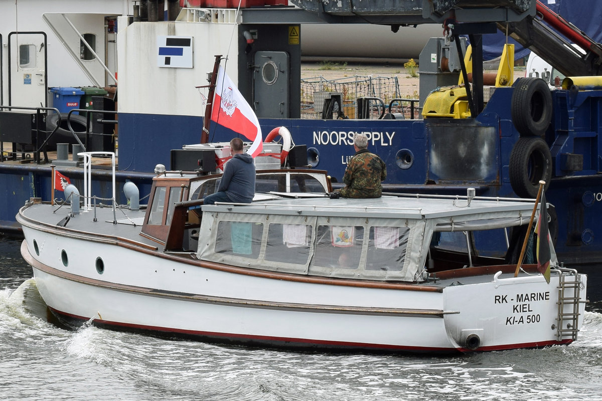 Admiralsbarkasse HANNES der RK Marine Kiel am 11.7.2019 auf der Trave bei Lübeck. Baujahr: 1936, Länge: 10,50 Meter