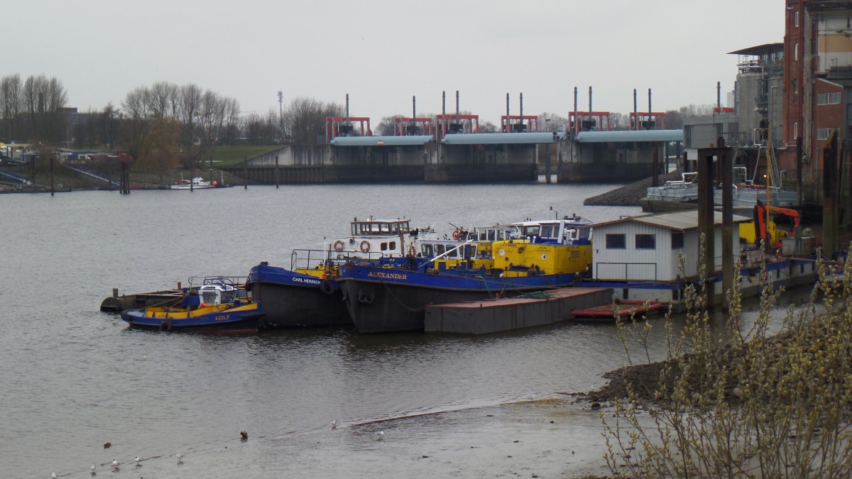 ADOLF, CARL HEINRICH und ALEXANDER  der SchiffsAbfallService - S.A.S. GmbH am 15.3.2015, Hamburg, Billwerder Bucht / 