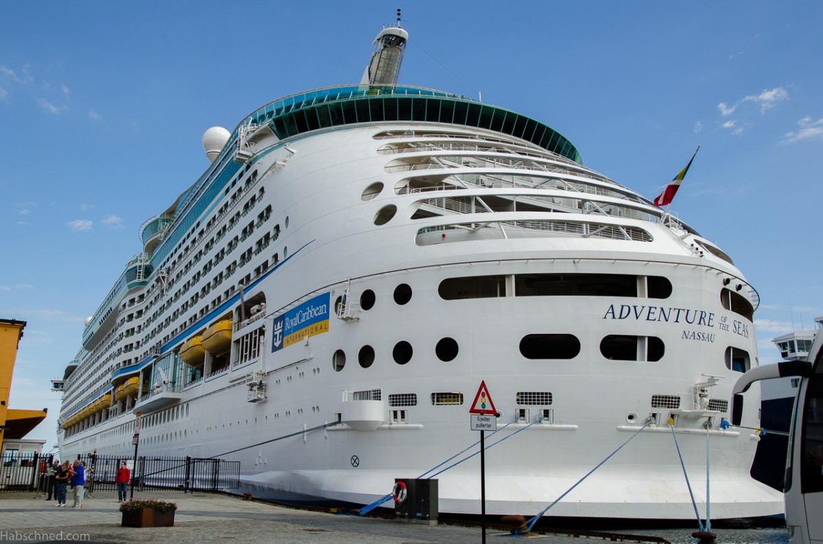 Adventure of the Seas in Stavanger am Strandkaien.
Aufnahmedatum 13.06.2014