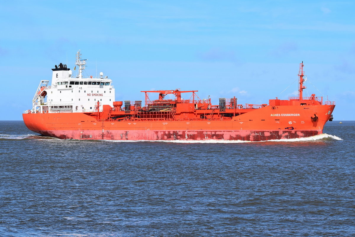 AGNES ESSBERGER , Tanker , IMO 9327047 , Baujahr 2006 , 126.2 x 19.02 m , Cuxhaven , 19.03.2020