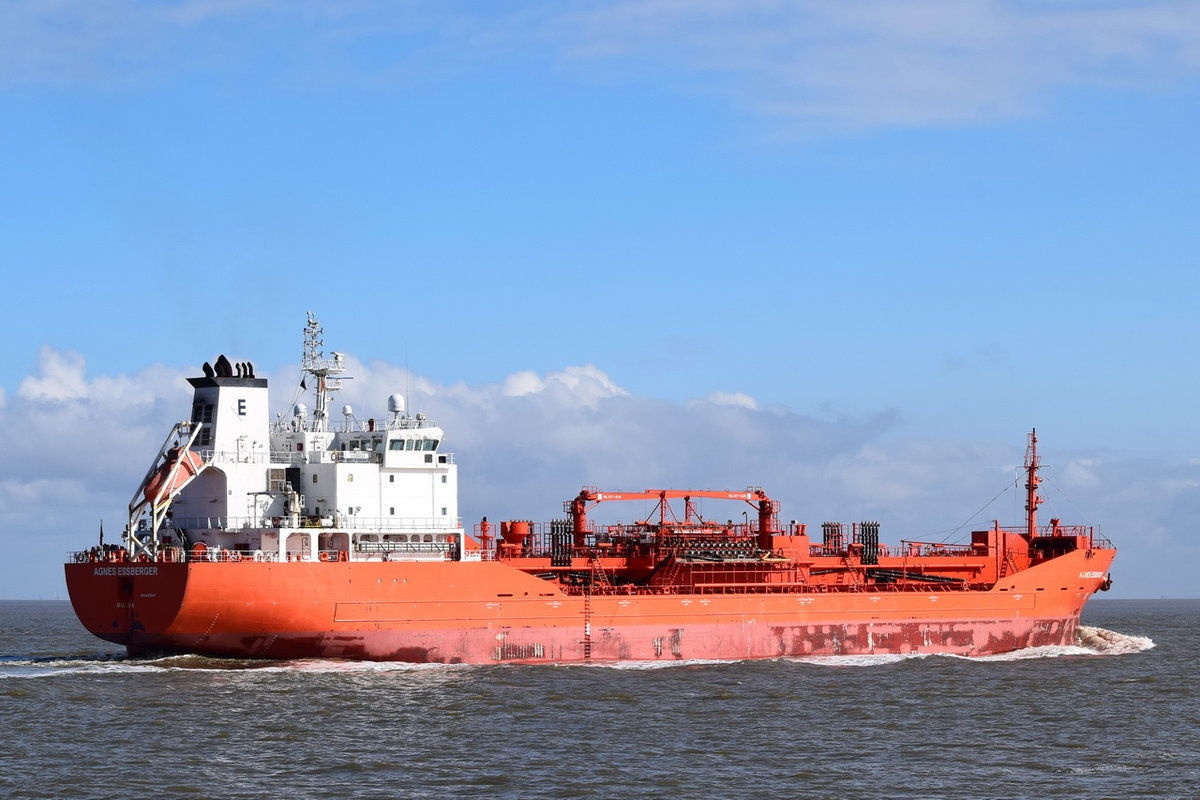 AGNES ESSBERGER , Tanker , IMO 9327047 , Baujahr 2006 , 126.2 x 19.02 m , Cuxhaven , 19.03.2020