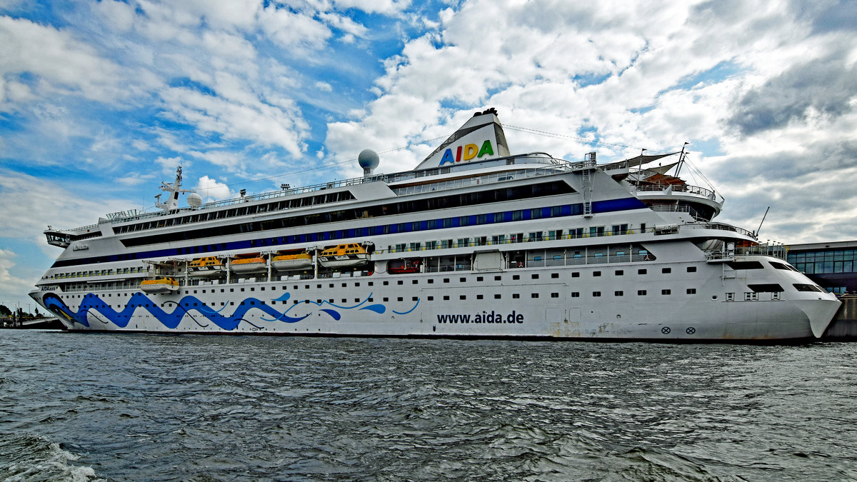 AIDAaura am 27.05.2019 in Hamburg