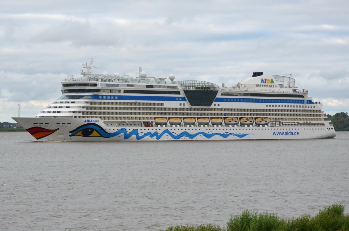 AIDAbella , Kreuzfahrtschiff , IMO 9362542 , Baujahr 2008 , 252 x 32 m , 2050 Passagiere , Lühe  20.06.2015