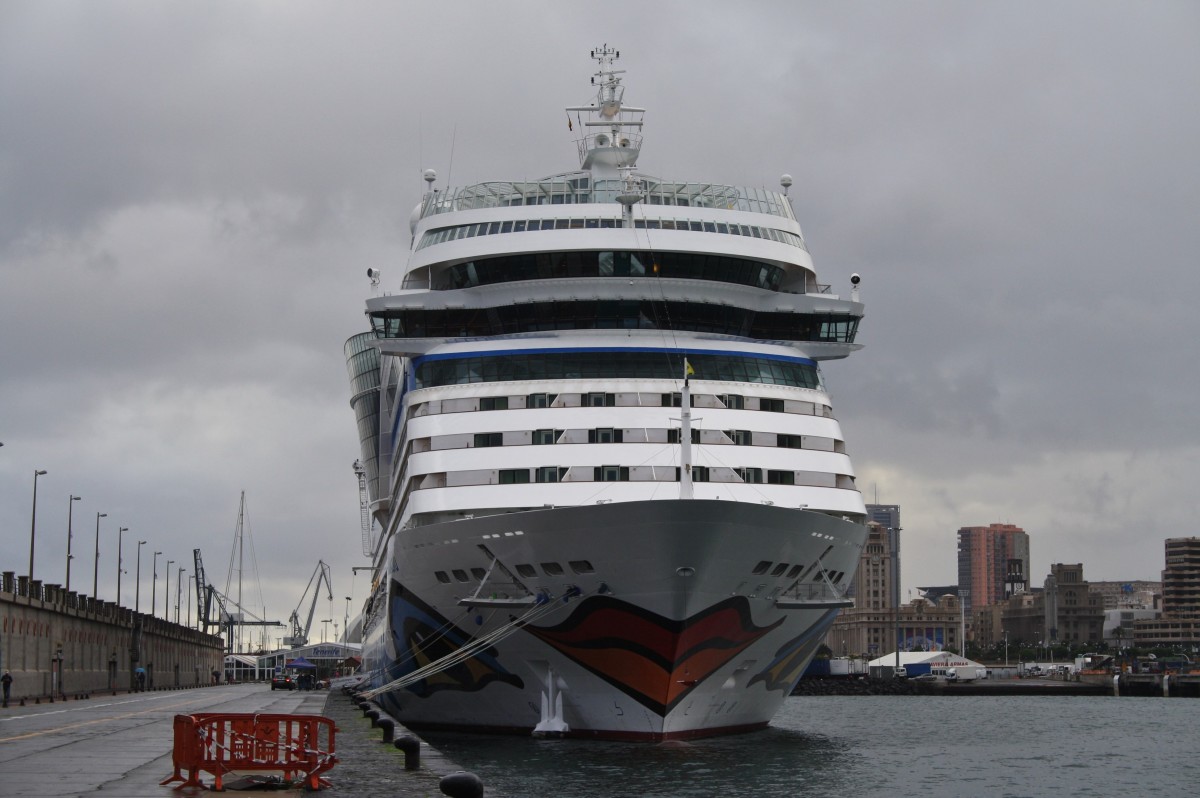 AIDAblu hat am 28.12.2013 den letzten Hafen auf ihrer Wochenreise auf den Kanarischen Inseln Santa Cruz de Tenerife erreicht.