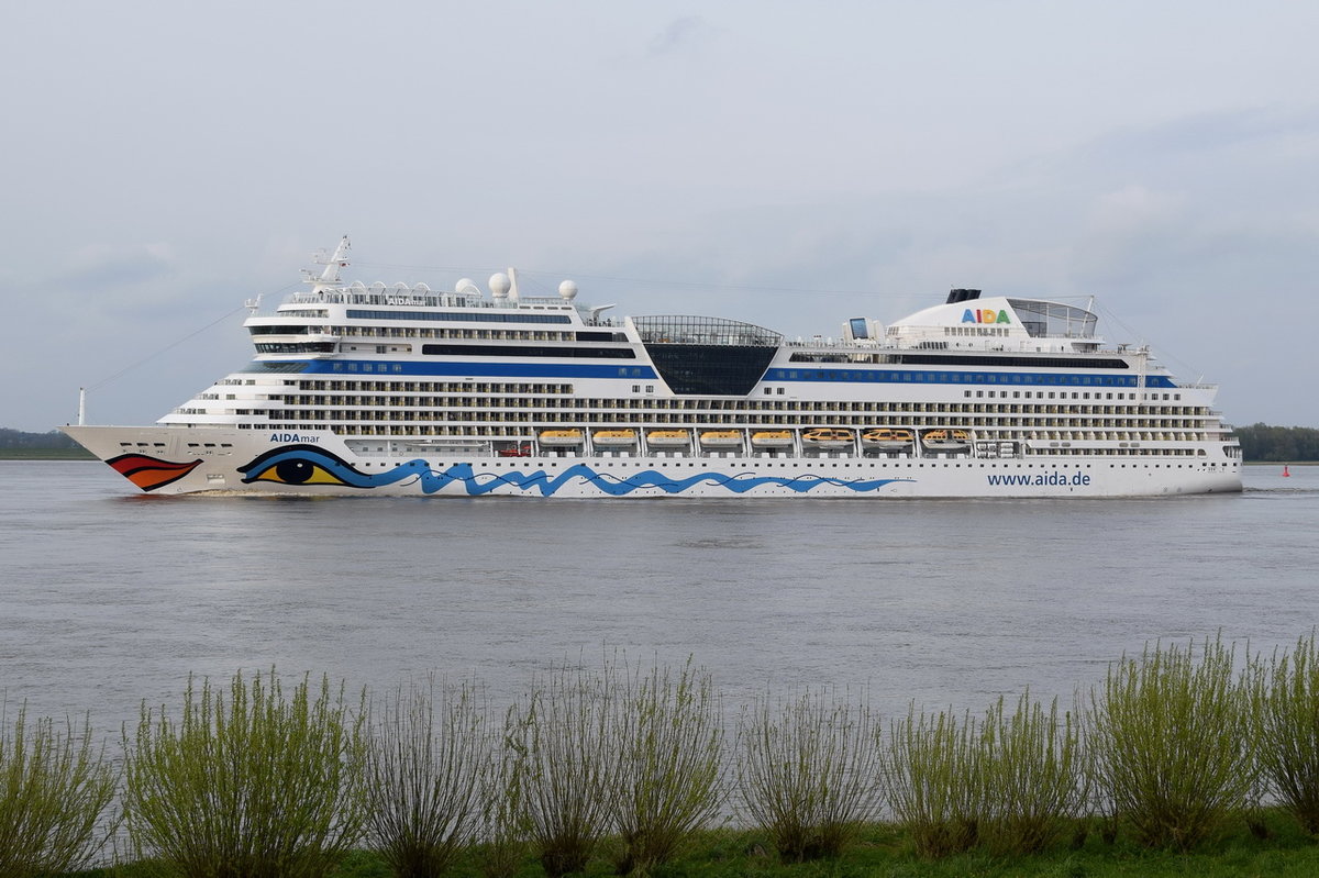 AIDAmar , Kreuzfahrtschiff , IMO 9490052 , Baujahr 2012 , 252 x 32m , 2500 Passagiere ,30.04.2016 Grünendeich