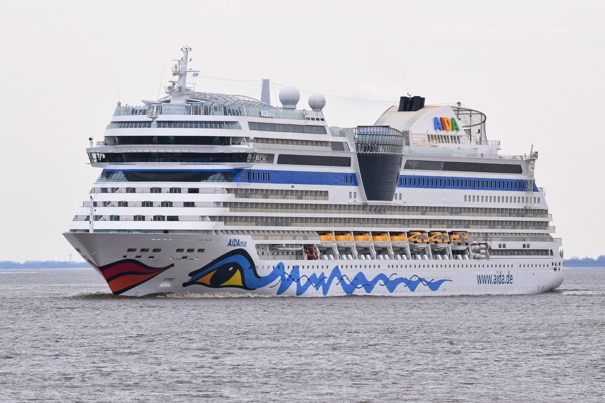 AIDAmar , Kreuzfahrtschiff , IMO 9490052 , Baujahr 2012 , 253.22 x 38.17 m , 2686 Passagiere und 611 Besatzung , 15.03.2020 , Cuxhaven