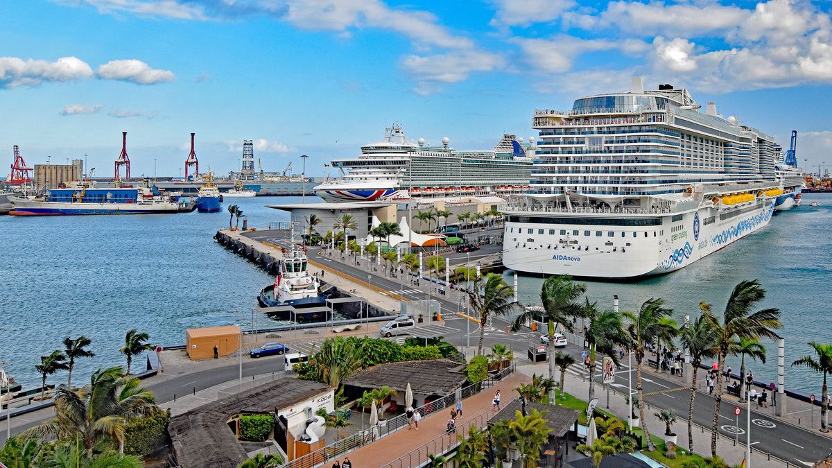 AIDAnova am 9.11.2019 im Hafen von Las Palmas de Gran Canaria