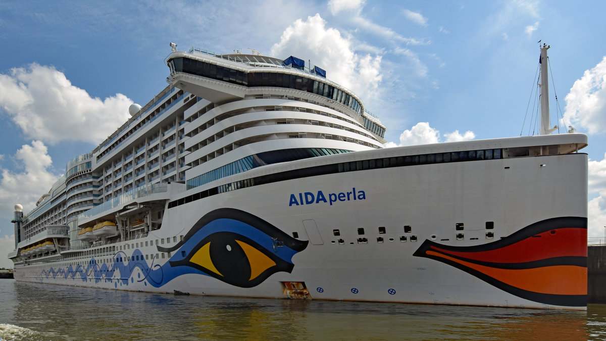 AIDAperla am 26.05.2020 beim Cruise Center Steinwerder in Hamburg