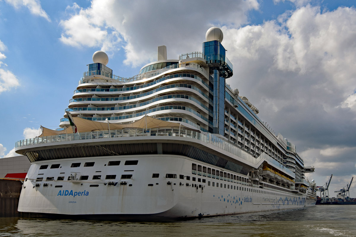 AIDAperla am 26.05.2020 beim Cruise Center Steinwerder in Hamburg