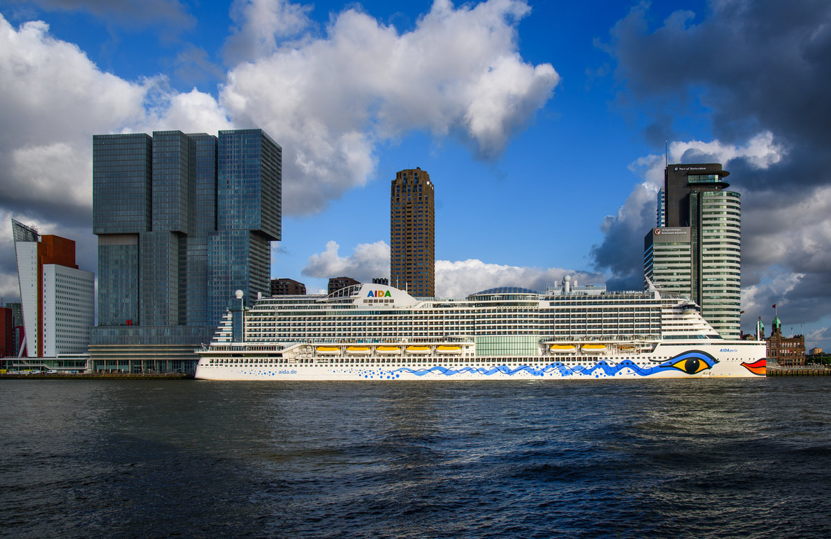 AIDAPerla im Hafen von Rotterdam.(21.6.2018).