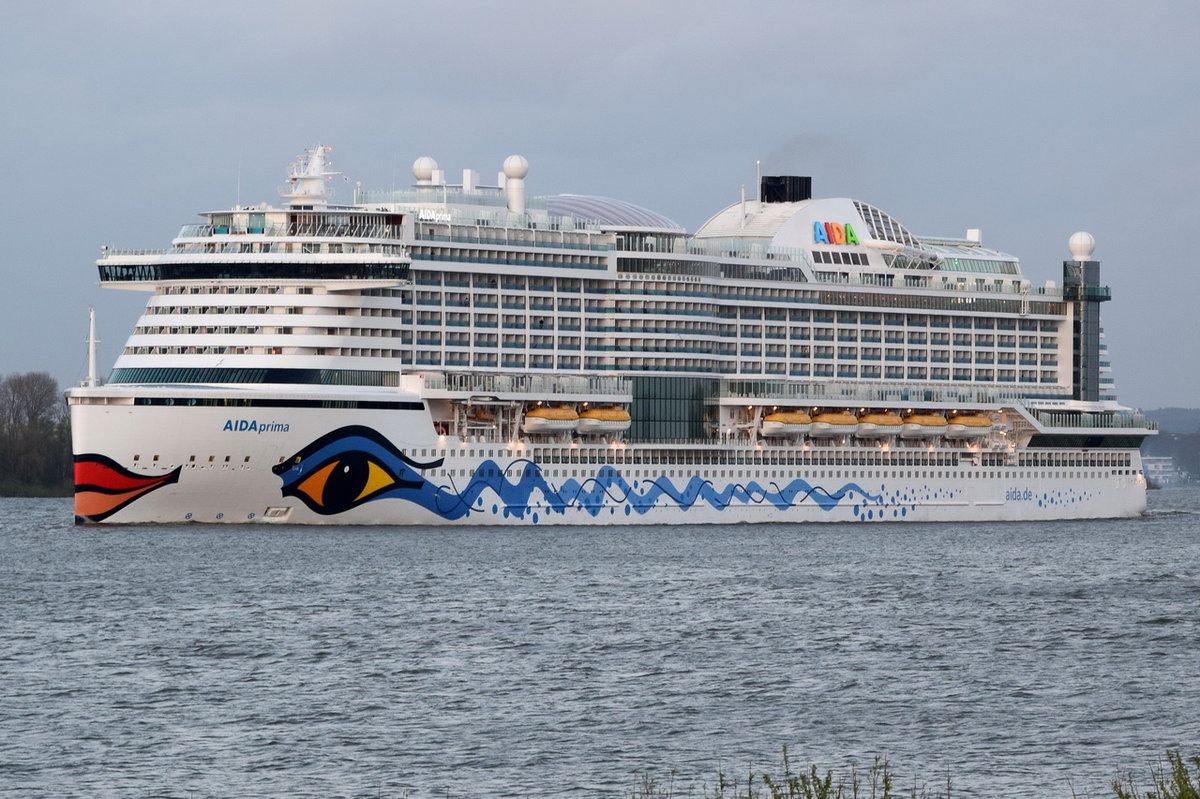 AIDAprima , Kreuzfahrtschiff , IMO 9636955 , Baujahr 2015 , 300 x 48m , 15.04.2017 Grünendeich