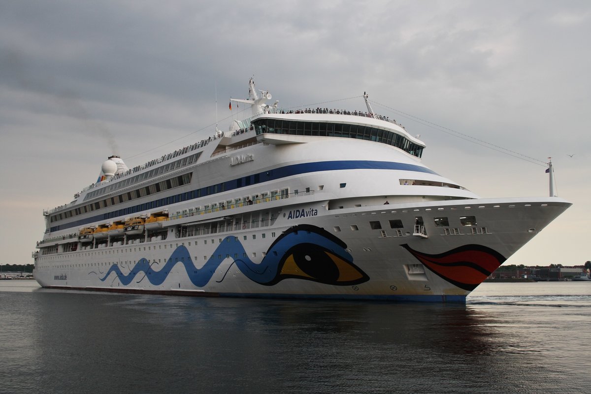 AIDAvita verlässt am 21.5.2016 den Kieler Hafen und macht sich auf den Weg nach Visby.