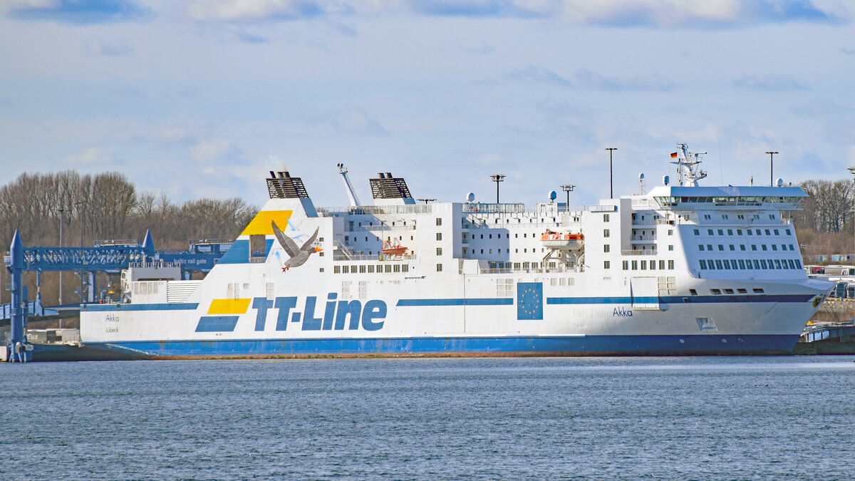 AKKA (ex NILS HOLGERSSON, IMO 9217230, TT-Line) am 19.02.2023 in Lübeck-Travemünde