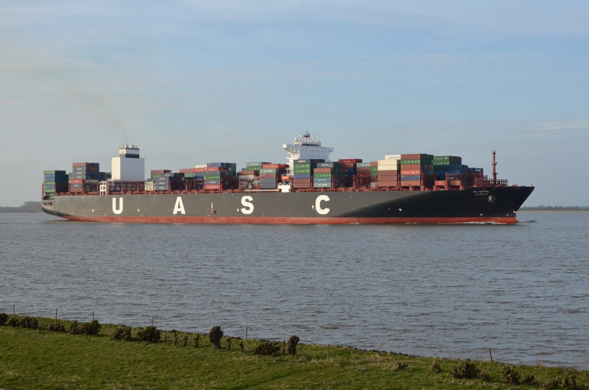 AL RIFFA  Containerschiff  , IMO 9525912  , Baujahr 2012 , Lühe 08.04.2015 , 366 x 52m , TEU 13800

