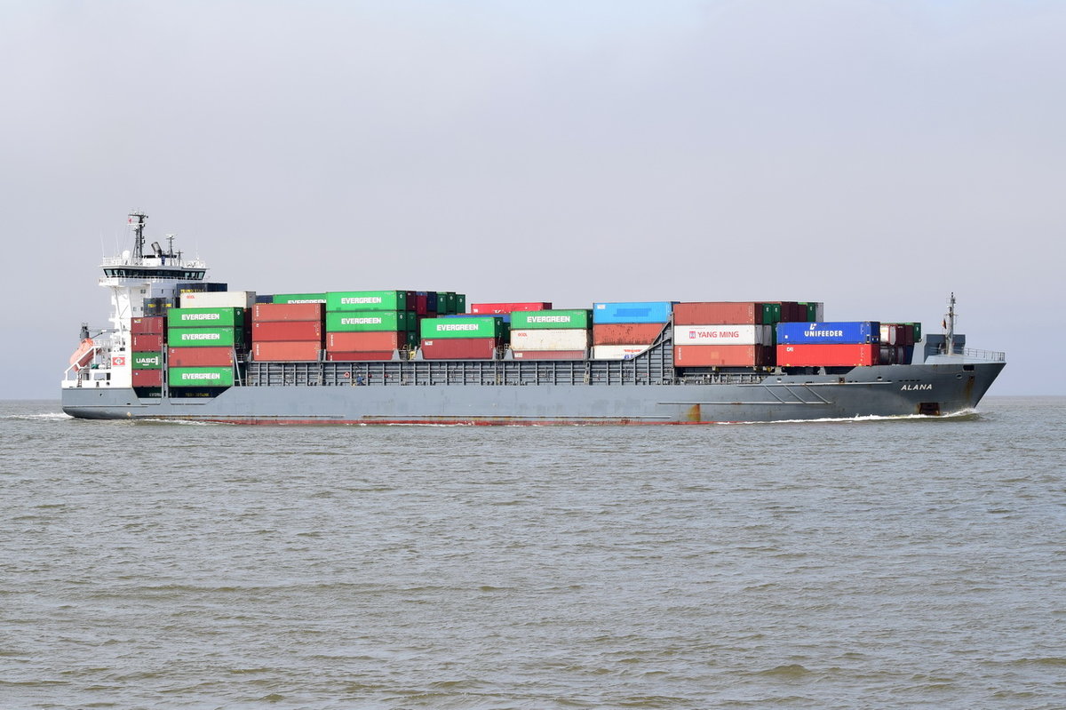 ALANA , Feederschiff , IMO 9297589 , Baujahr 2004 , 1008 TEU , 149 × 22.5m , 18.05.207  Cuxhaven
    