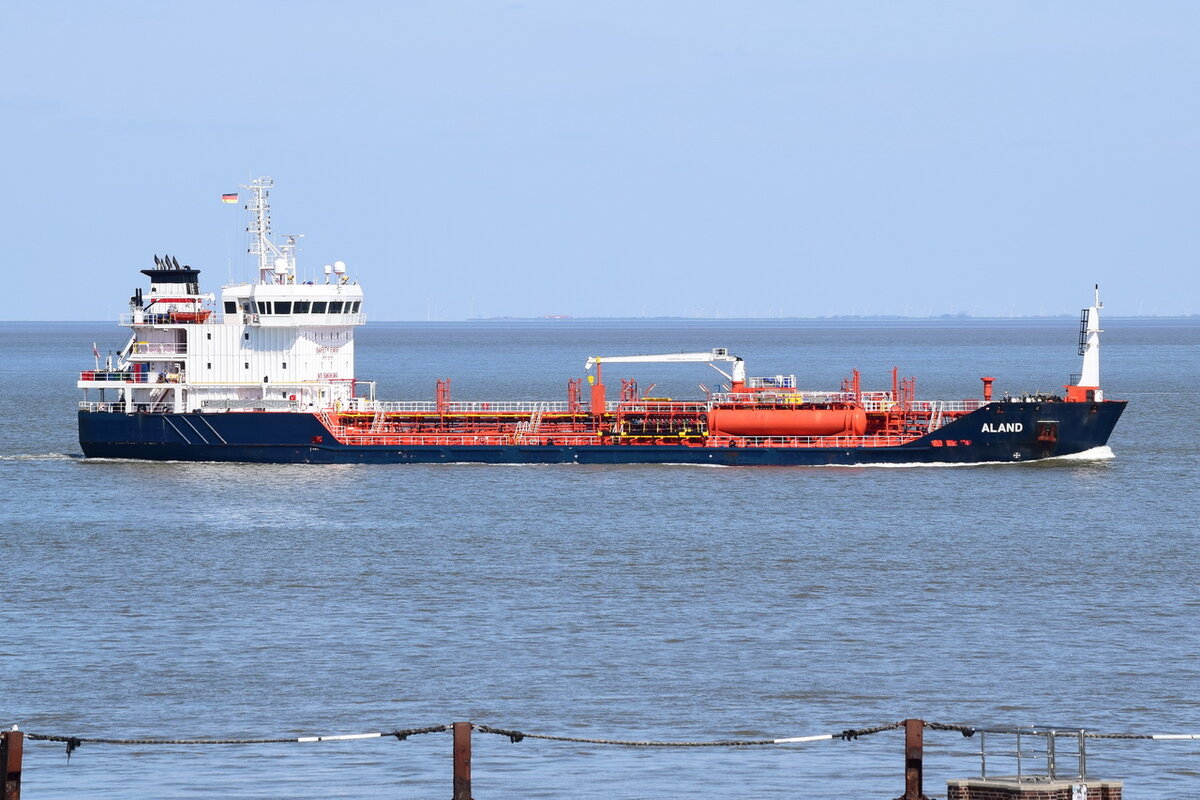 ALAND , Tanker , IMO 9487380 , 99.84 x 15.6 m , Baujahr 2013 , 20.04.2022 , Cuxhaven