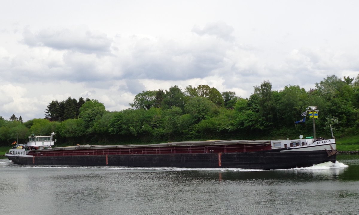 ALASCO - aus Hamburg -ENI 04700180 -1930 in Holland gebaut -mehrmals umgebaut, nun 1895 To.
ex MINNA / DES DUDE - am29.05.2015 in Landwehr am NOK