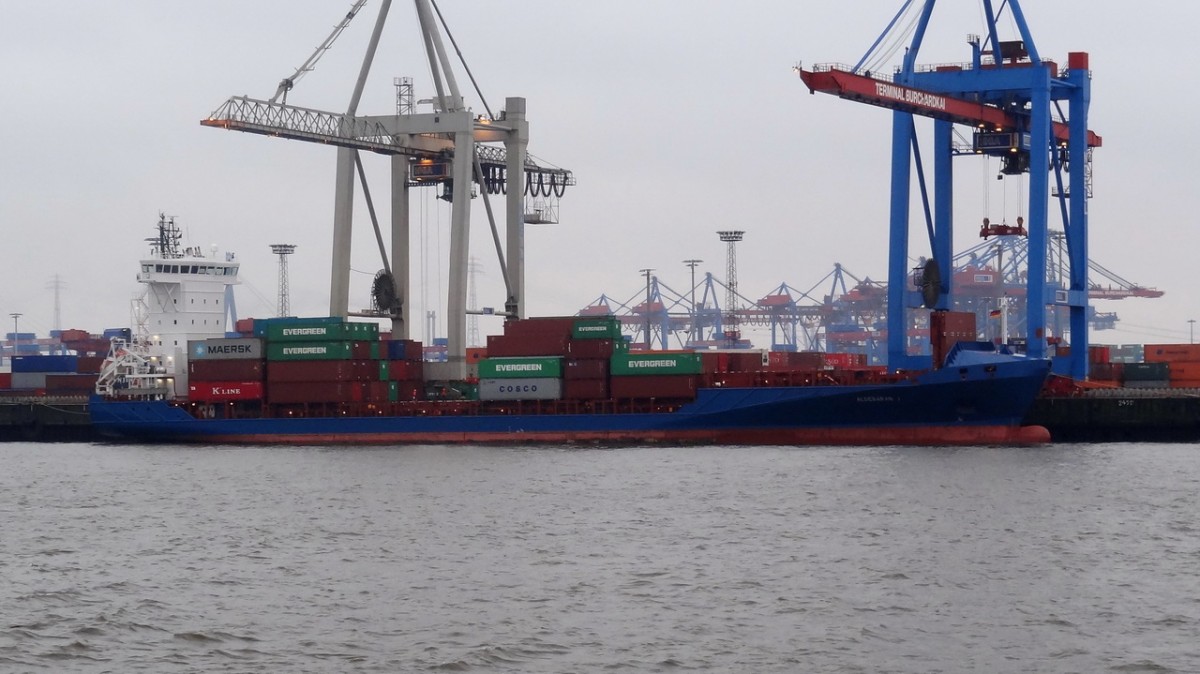 ALDEBARAN  J    Containerschiff   Hamburg-Hafen    8.12.2013