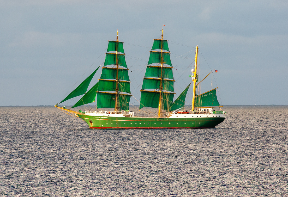 ALEXANDER von HUMBOLDT II (IMO 9618446) vor Rügen. - 11.10.2020