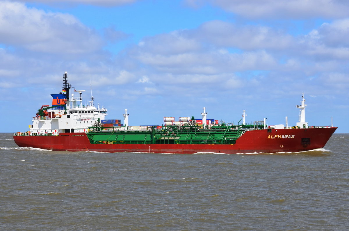 Alphagas , LPG Tanker , IMO  9130456 , Baujahr 1996 , 114.61 × 15.7m , Cuxhaven  ,12.05.2019