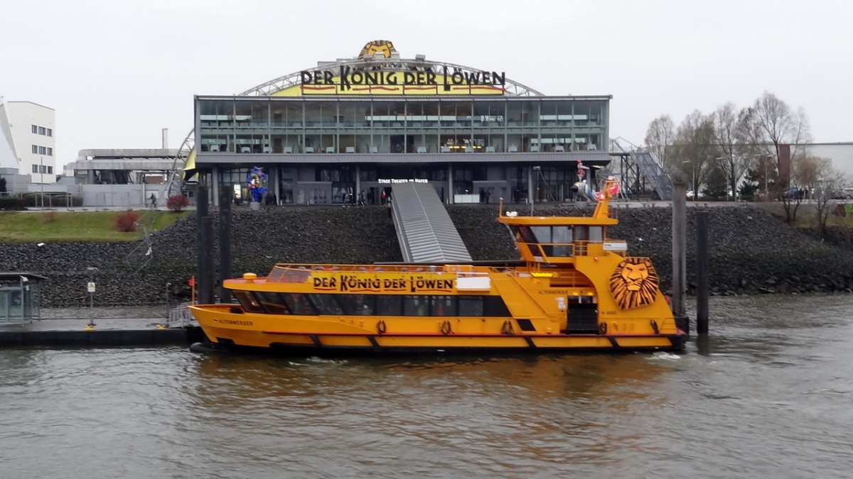 ALTENWERDER    HADAG-Fähre   Hambug-Hafen     8.12.2013

der Große und der Kleine Löwe