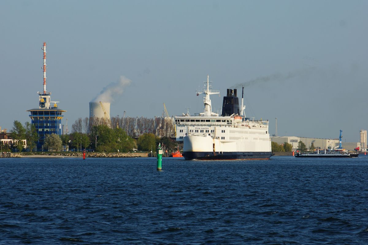 Am 06.05.2016 verließ die Prins Joachim den Hafen von Rostock auf dem Weg von Rostock nach Gedser. Dreieinhalb Wochen später war das Schiff auf dem Weg nach Griechenland um dort im Fährverkehr nach Italien eingesetzt zu werden.